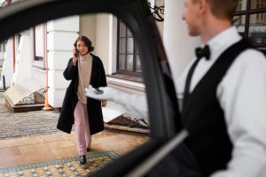 Read more about the article Scenic Rides by the Lake: Limousine Services with Amazing Views